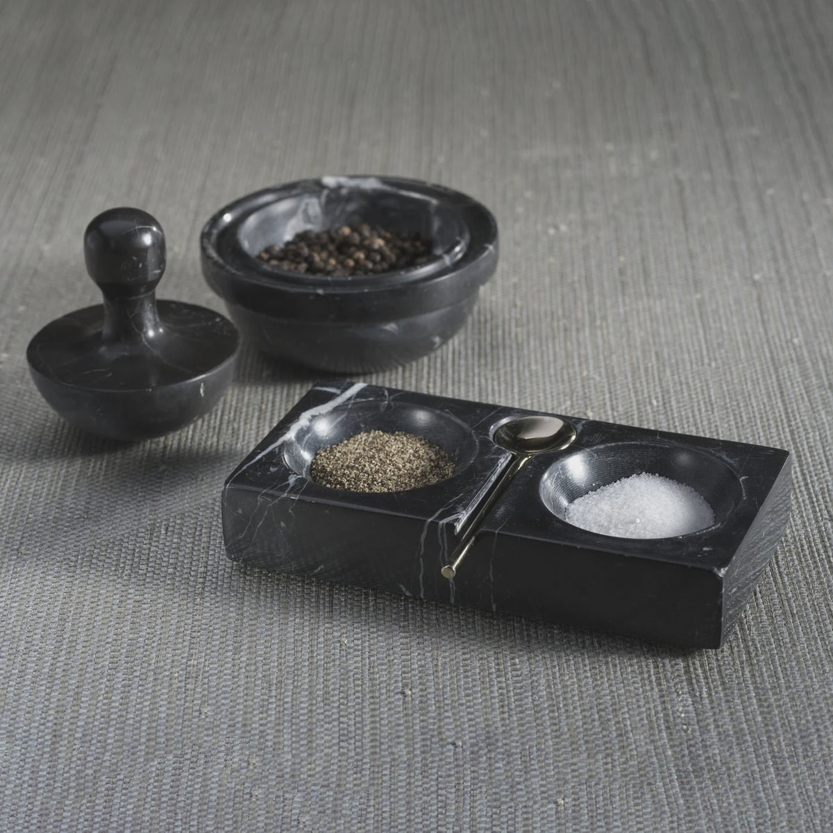 Marble Salt & Pepper Dish W Black Spoon | Details Panamá
