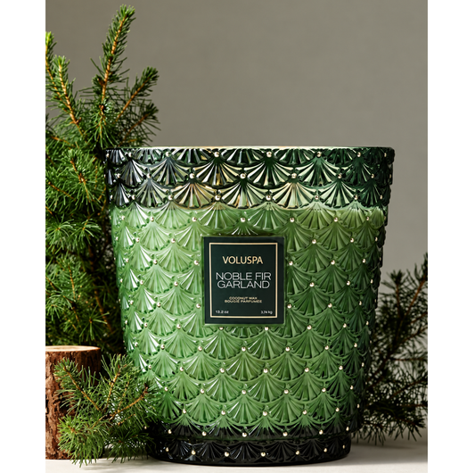 Noble Fir 5 Wick Hearth Candle | Details Panamá