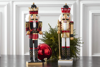 Wood Nutcrackers With Crowns | Details Panamá