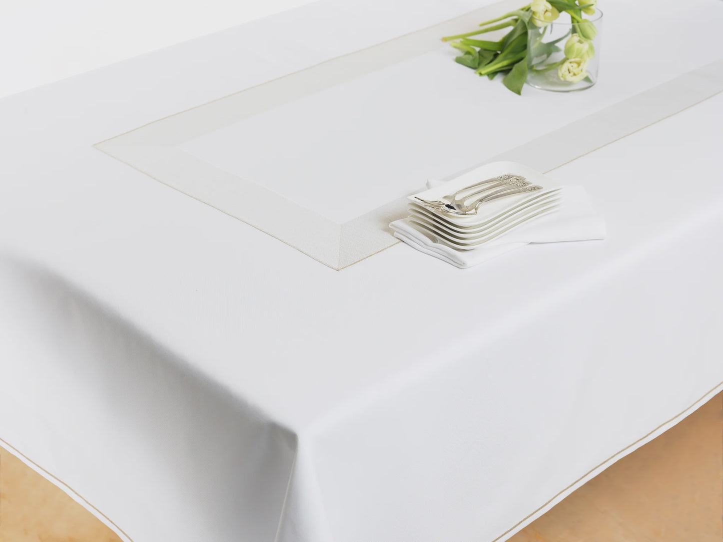 Charisma White Metallic Gold Tablecloths