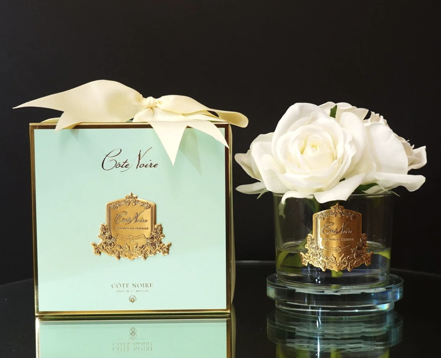 5 Roses Bouquet Ivory White - Gold Badge - Aqua Box