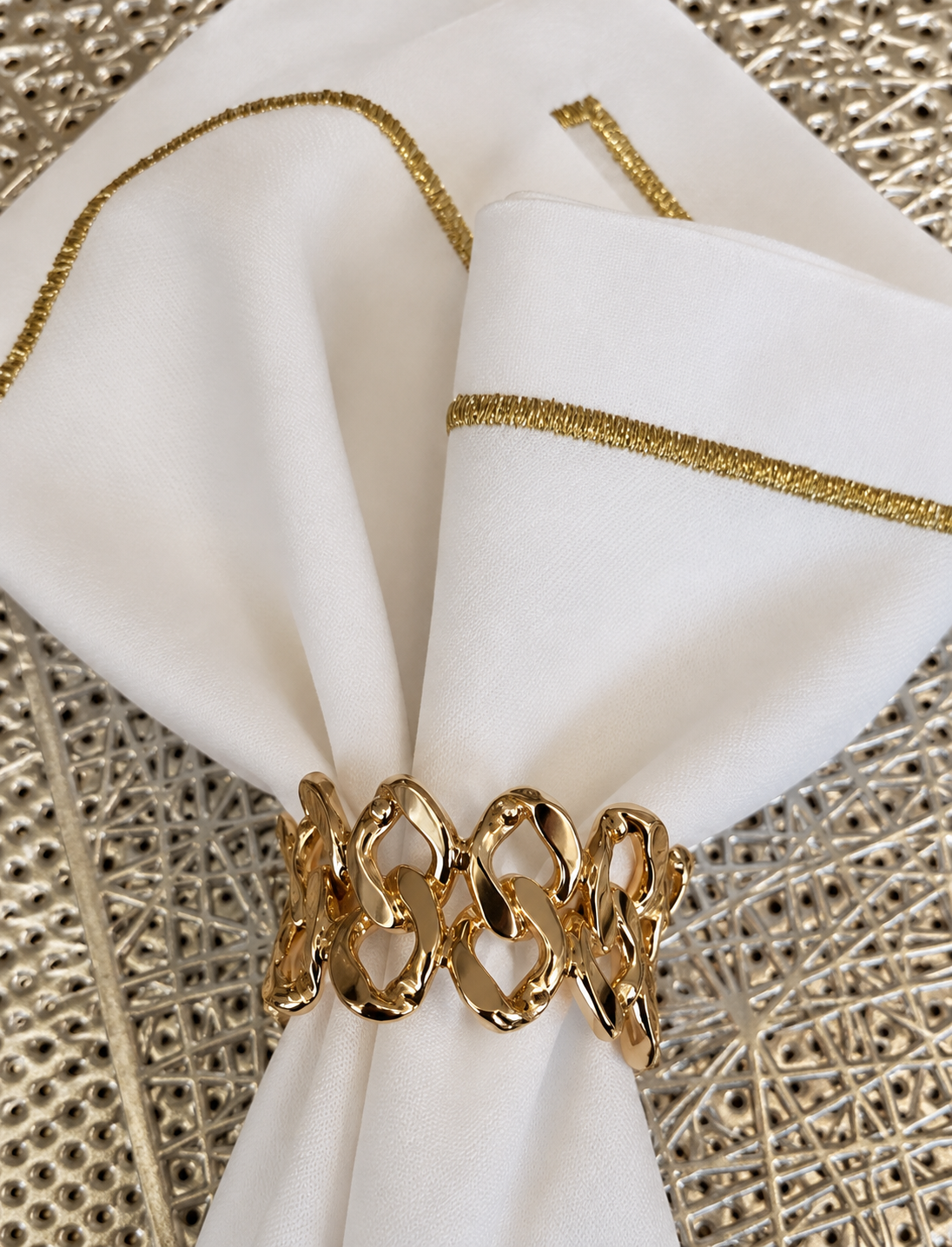 Gold Link Napkin Ring | Details Panamá
