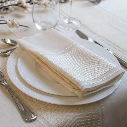 Bianca Fancy White Tablecloths | Details Panamá