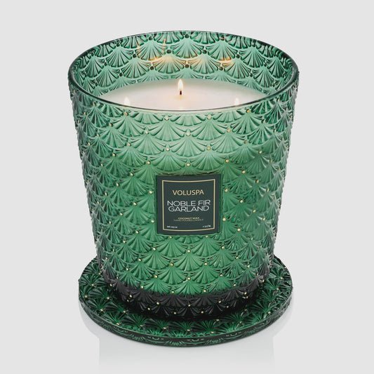 Noble Fir 5 Wick Hearth Candle | Details Panamá