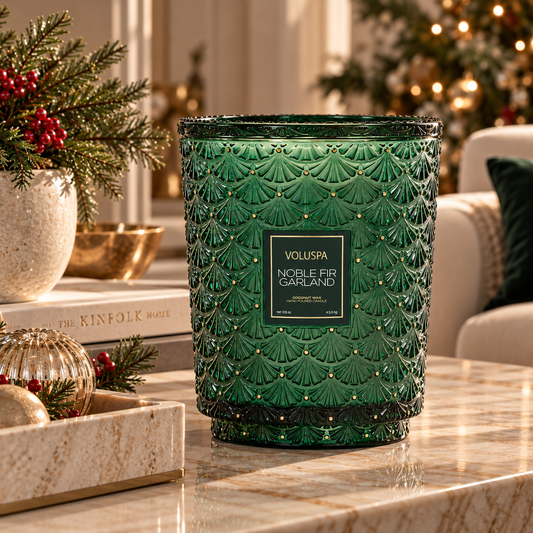 Noble Fir 5 Wick Hearth Candle | Details Panamá