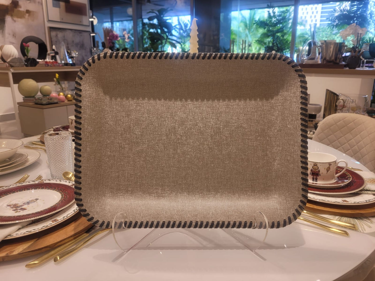 Medium Plastic Tray With Leather Band/Gris Matte