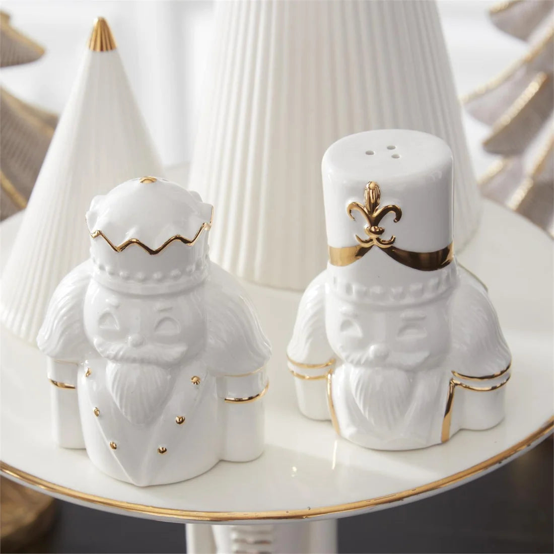 White & GoldNutcracker Salt & Pepper Shakers | Details Panamá